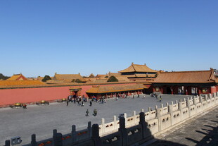 故宫宏伟宫殿前的开阔广场