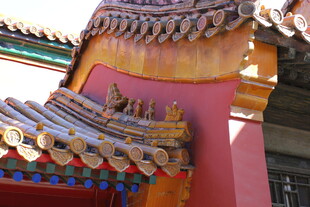 中式古建筑屋檐一角