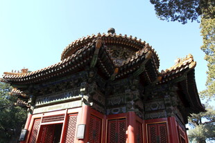 古典中式六角亭建筑风采