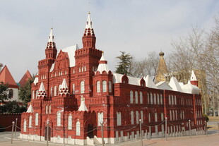 俄罗斯风格红色建筑景观