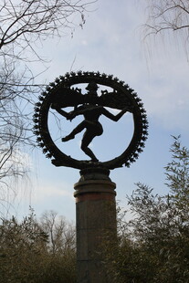 户外抽象人形雕塑景观