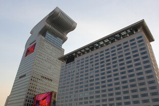 城市中的现代高楼建筑