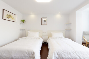 简约双床卧室室内场景