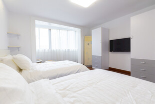 简约双床卧室温馨空间