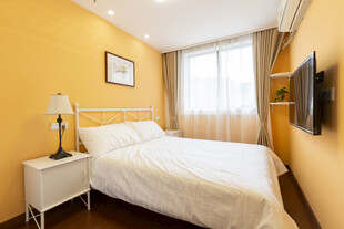 温馨简约卧室室内场景