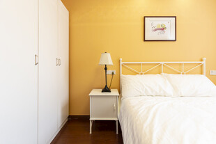 简约温馨卧室一角