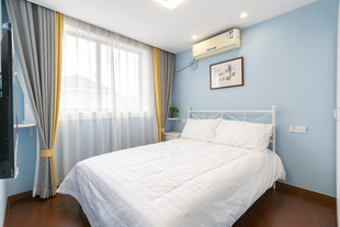 简约蓝色系温馨卧室空间