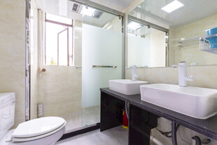 现代简约风格卫生间场景