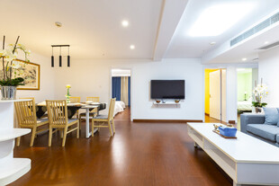 现代简约风格客厅餐厅一体