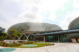 现代风格独特建筑外观