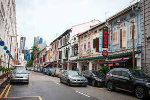 新加坡街道的多彩建筑景观