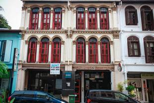 南洋风格彩色门窗建筑