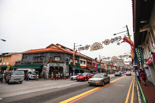 热闹的街道景象