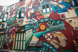 街头彩色涂鸦艺术作品