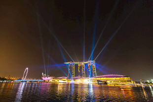 城市夜景灯光秀璀璨夺目