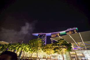 新加坡滨海湾夜景璀璨