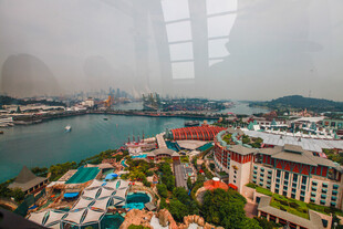 俯瞰城市滨水休闲景观