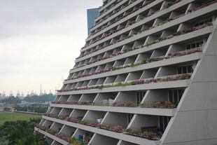 高层公寓外观独特视角