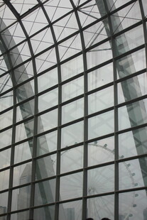 现代玻璃拱形建筑结构