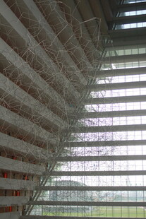 百叶窗下的户外景致