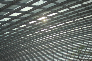 现代建筑独特金属网格结构