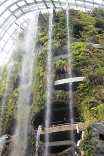 室内壮观垂直瀑布景观