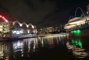 夜晚河畔璀璨灯光夜景