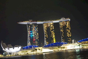 新加坡滨海湾夜景璀璨