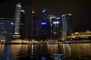 新加坡城市夜景璀璨风光