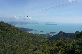 高空缆车俯瞰山海美景