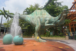 恐龙喷泉景观 趣味十足