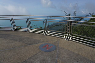 海边观景台俯瞰美丽海景