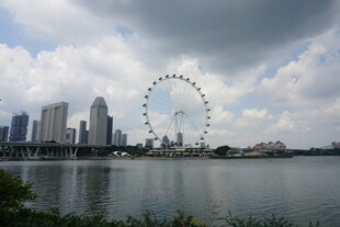 新加坡城市景观与摩天轮