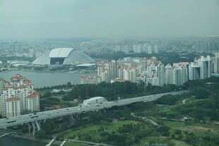 城市景观中的建筑与道路
