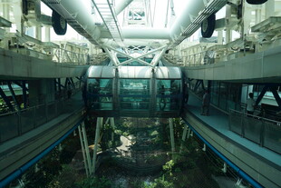 现代商场内部立体空间景观