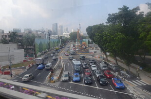 城市交通拥堵繁忙景象