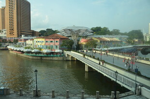 河畔城市桥梁风景