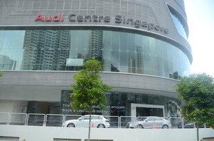 现代风格的汽车中心建筑