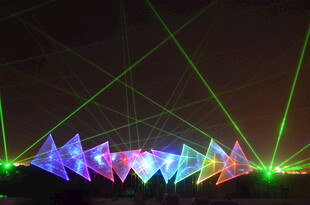 炫彩激光三角灯光秀场景