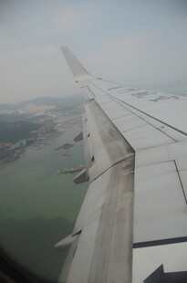 飞机机翼下的风景