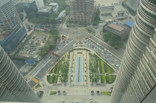 俯瞰城市中心广场景观