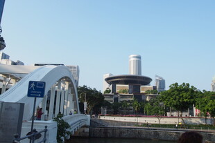 新加坡河畔桥梁与建筑景观