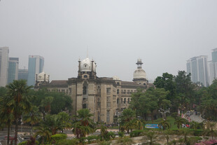 古老建筑与现代都市景观