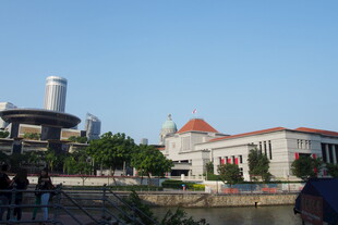 城市河畔建筑景观