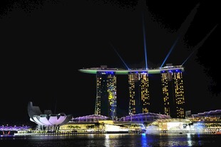 新加坡滨海湾夜景璀璨