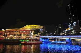 新加坡河畔璀璨夜景