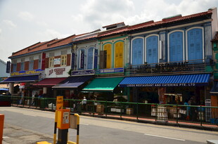 多彩街边商铺建筑景观