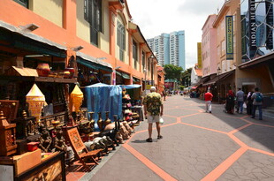 热闹的东南亚风格街道集市