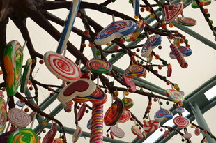 多彩创意铁艺装饰品展示