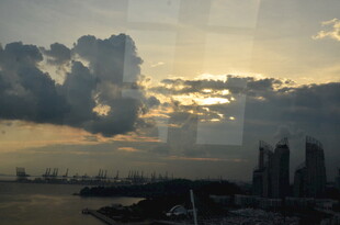 城市黄昏海景壮丽风光